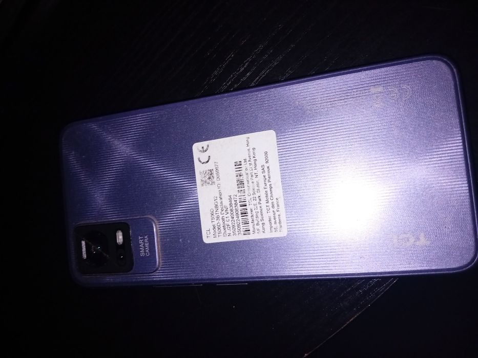 TCL 405 смартфон