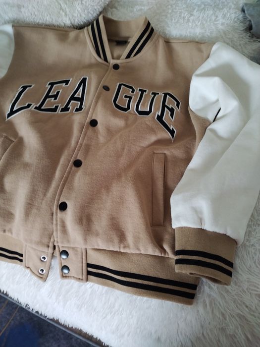 Продам куртки на девочку