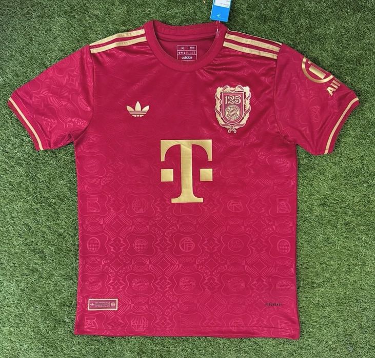Тениска на Байерн Мюнхен 2025