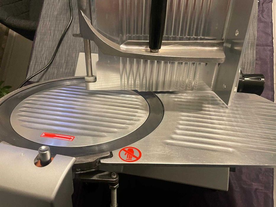 Feliator profesional nou