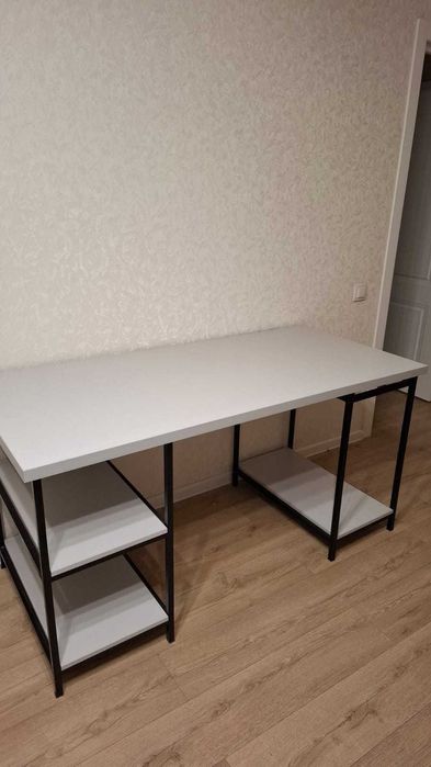 Стол компьютерный для офиса или дома