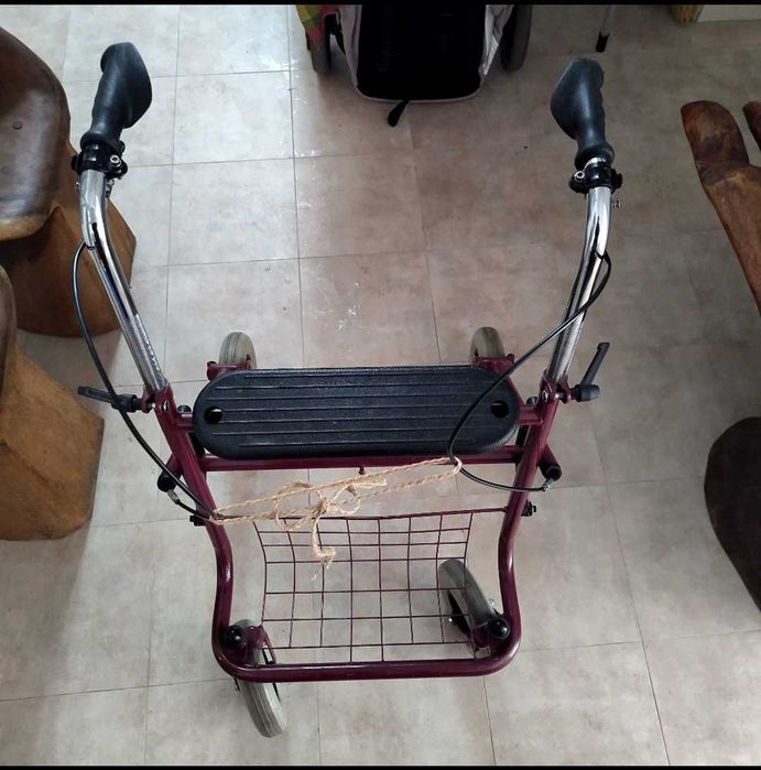 Проходилка Ролатор