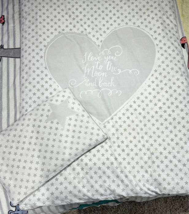 Теплое одеялко и подушка - пододеяльник и наволочка.