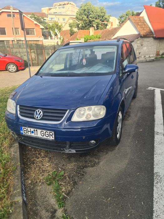 VOLKSWAGEN Touran