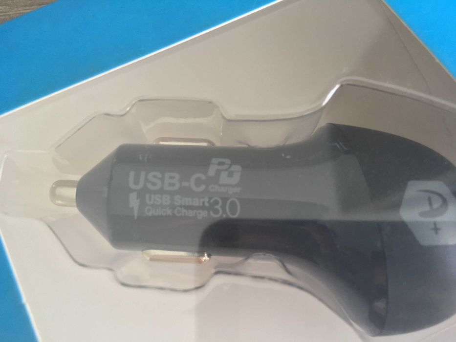 incarcator fast charge usb 3 si C pt. telefoane, tablete la masina 12V