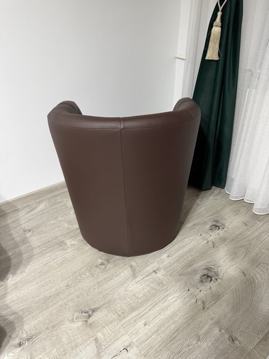 Mobexpert Fotoliu  cu taburet piele