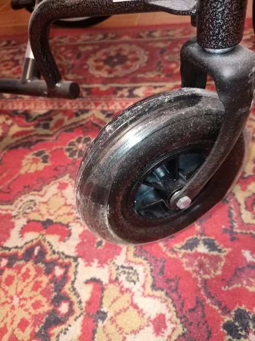 Продам инвалидную коляску