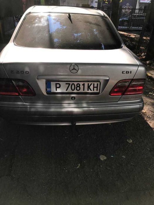 продавам Мерцедес Е 200 дизел