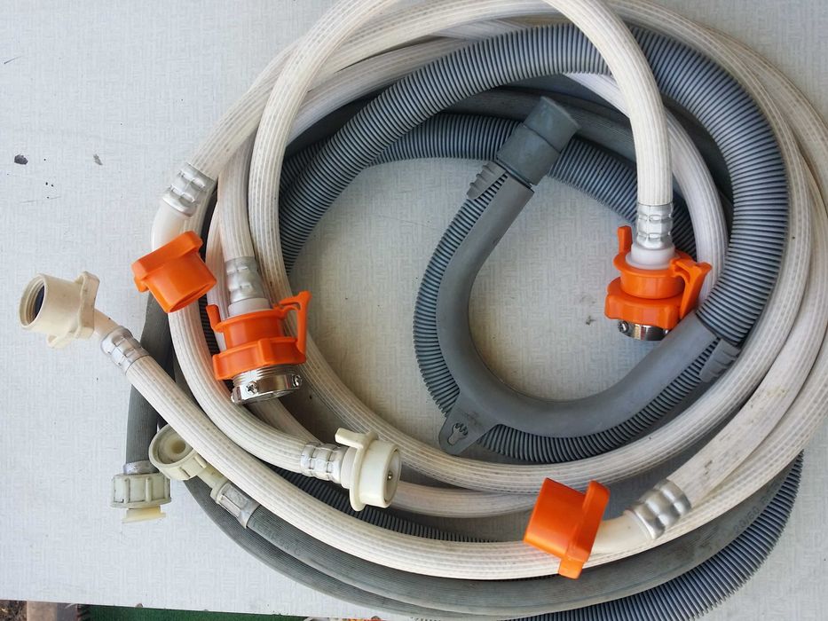 Шланги для стиральной машины.