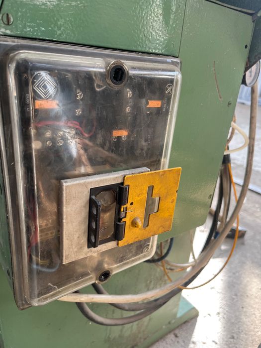 Машина за стъклодържател