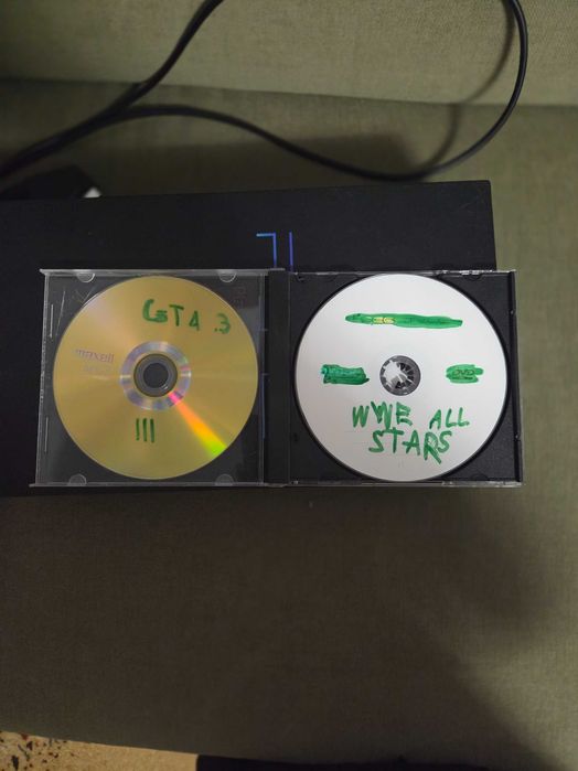 Vând PlayStation 2 Fat modat – 8 jocuri, FreeMCBoot și accesorii