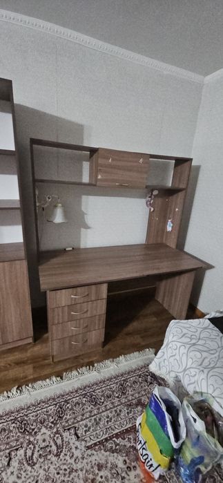 Шкаф и стол со светильником