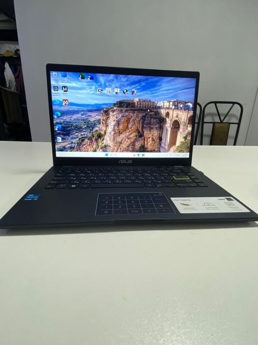 Продам ноутбук Asus Vivobook E410KA