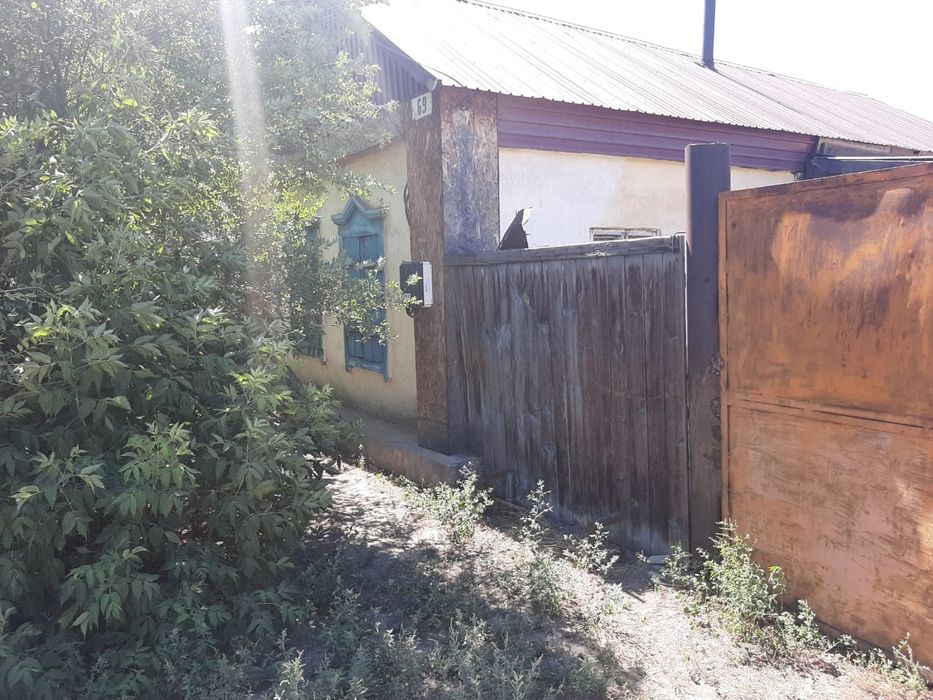 Продам 2 дома в одном дворе. Участок примерно 5 соток.