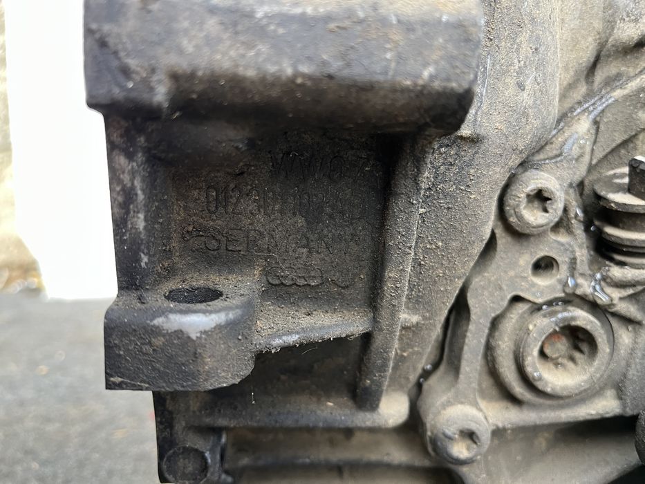 Cutie de viteze manuala 5tr Audi A4 B7 Skoda VW Passat 012301103AD