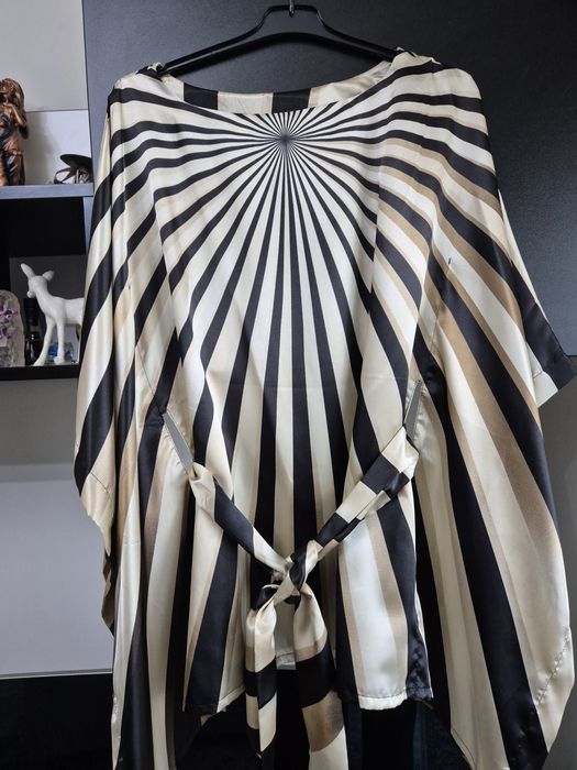 Bluză fluture din tafta subțire , nepurtată