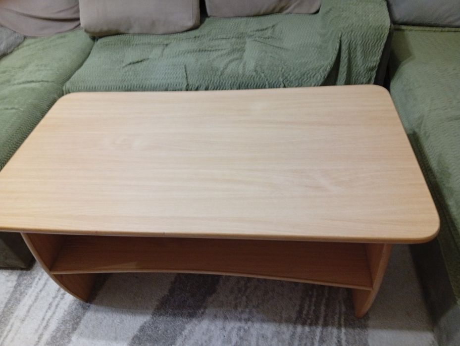 Продавам Холна маса