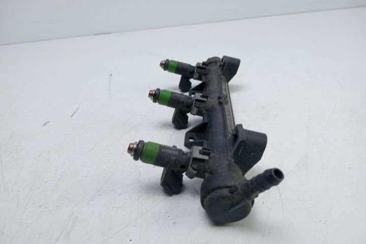 Rampa injectoare   cu injectoare 03E133320A Volkswagen VW Polo a 4-a