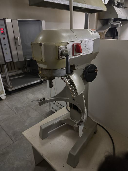 Миксер промышленный. Тестомес