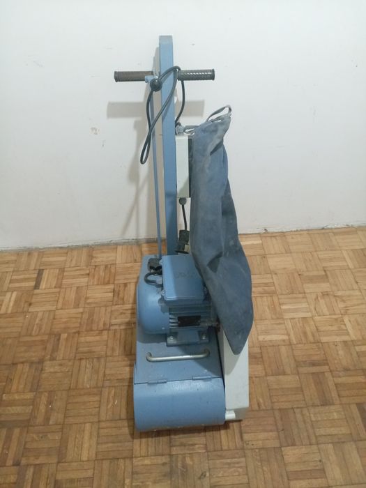 De vânzare mașina de rașchetat parchet