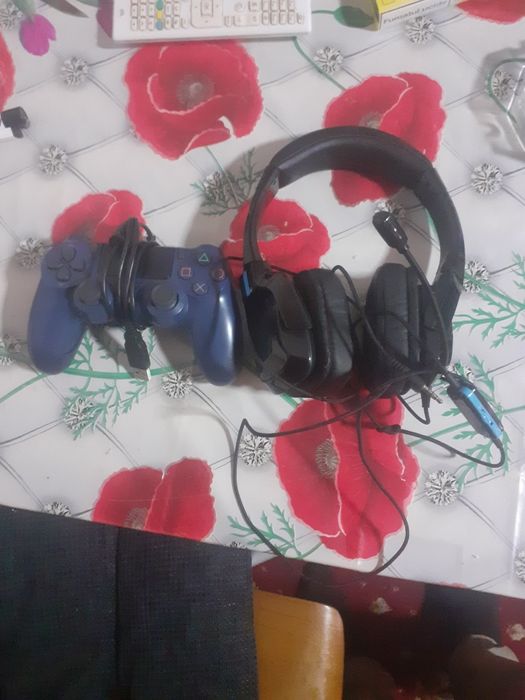 Căști ps4 și controler