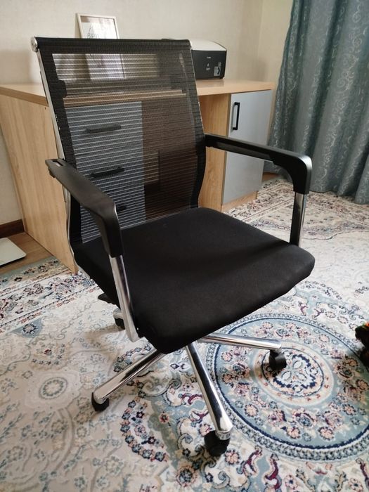 Продам рабочее кресло