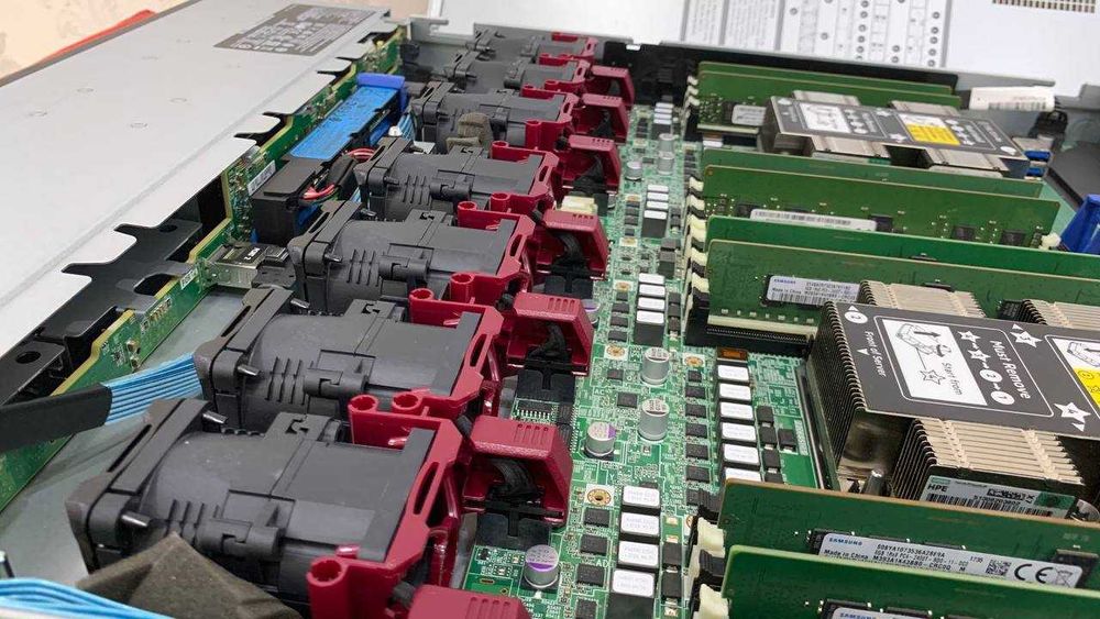 HPE Proliant DL360 Gen10 32 ядерный сервер в идеальном состоянии