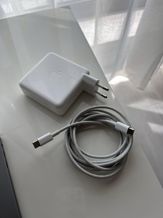MacBook Pro 16" (2019) i7 | 16GB RAM | 512GB SSD | Baterie Stare Normală