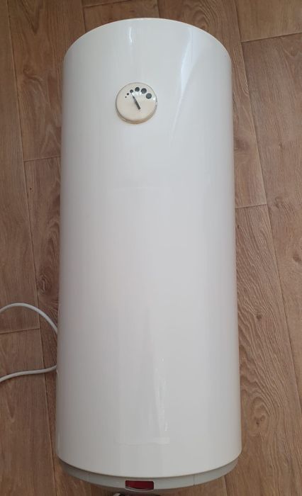 Продам водонагреватель '"аристон "