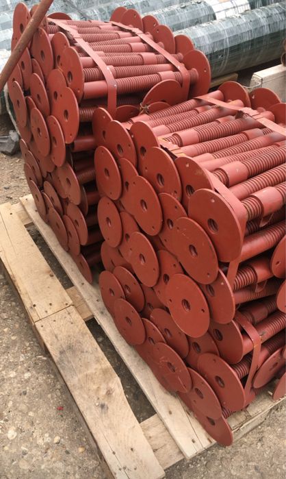 Винтови пети за скеле