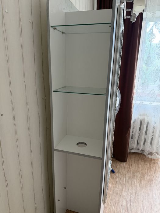 Продам зеркало с полками