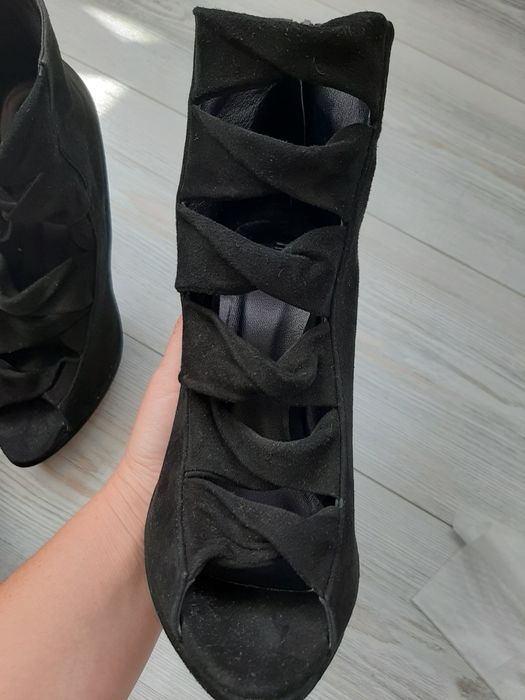 Велурени високи обувки Hoss intropia