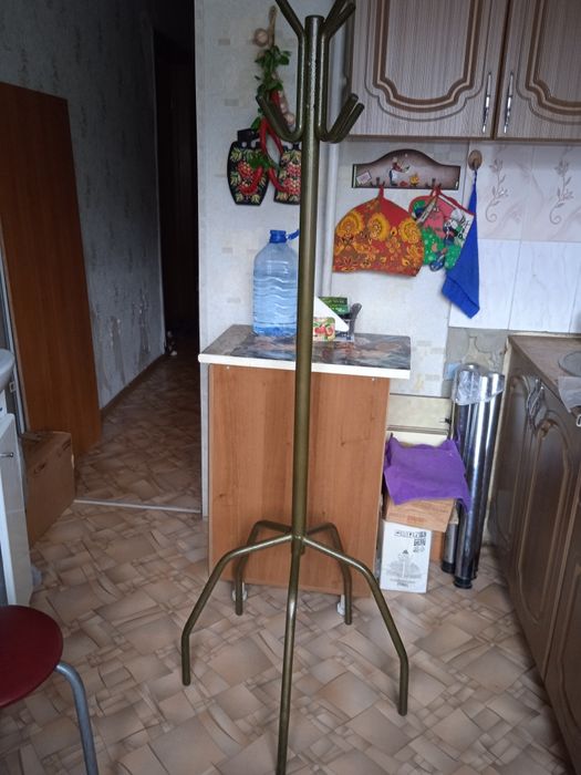 Напольная вешалка металлическая