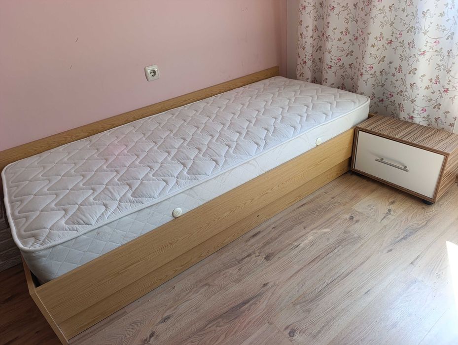Легло с двулицев матрак и нощно шкафче