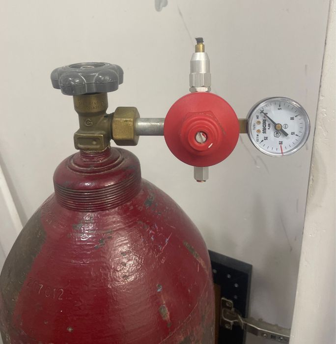 Продам полный баллон для гелии с редуктором