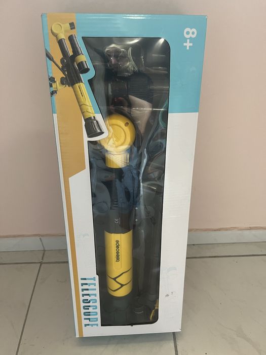 Детска мини кухня с посуда към нея, телескоп чисто нов