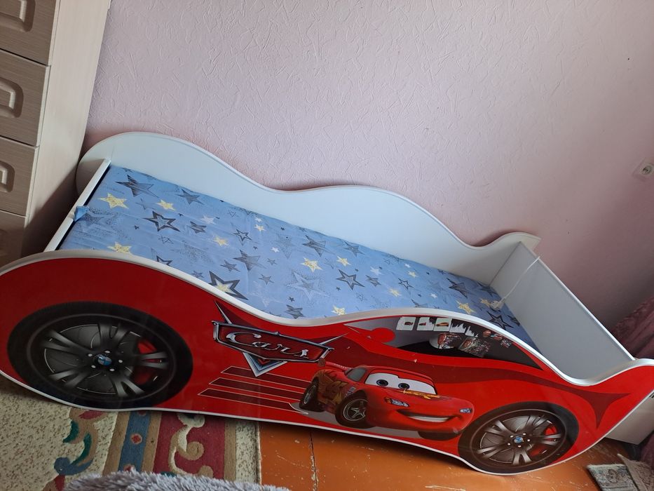 Кровать машина детская