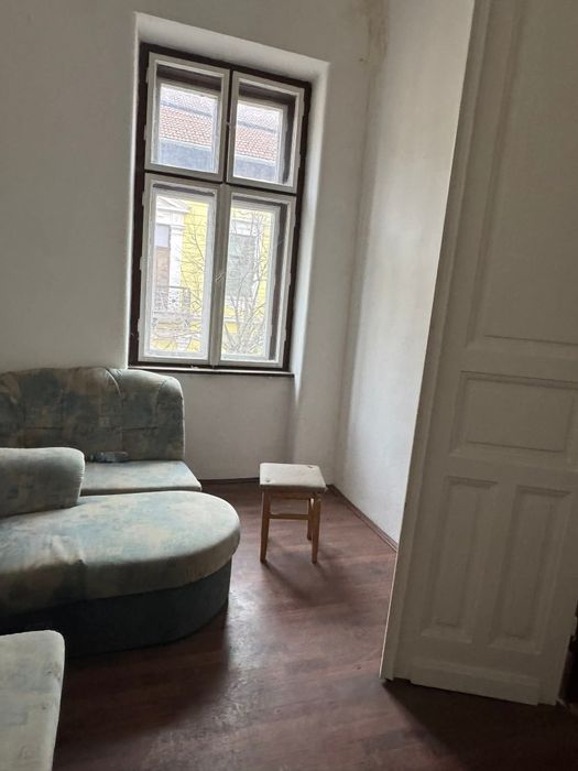 Vând Apartament ultra central 90 m2 cu 3 camere 2 bai 2 întrări.