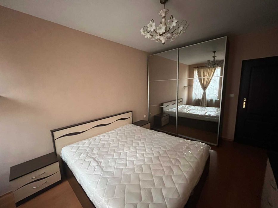 Дава се под наем Двустаен апартамент в Плевен, Идеален център - 60 кв.м за 300 € - Снимка #3