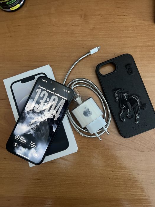 продам айфон 16Е в хорошем состояни