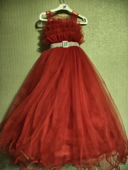 Продам бальные платья