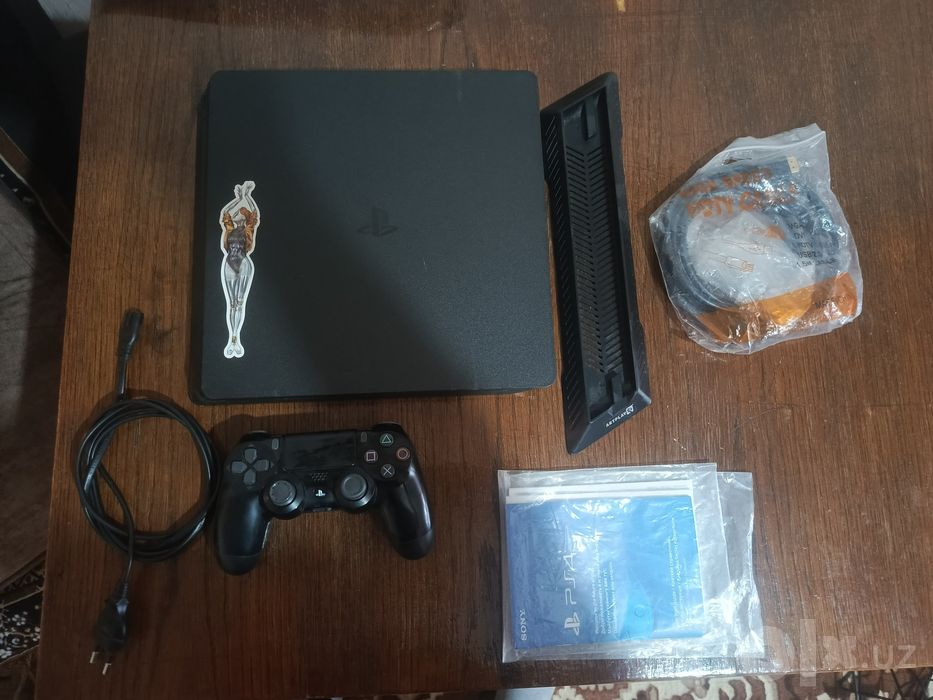 PlayStation 4 slim 1 TB
