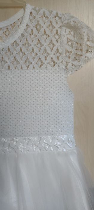 Платье белое нарядное на девочку