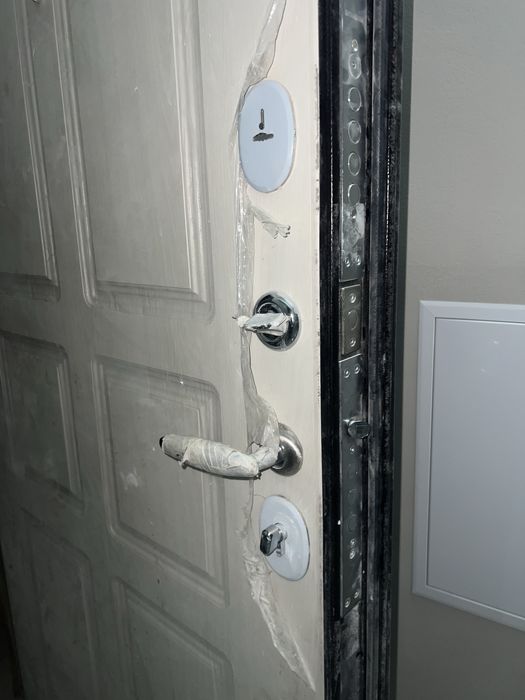 Дверь входная…..