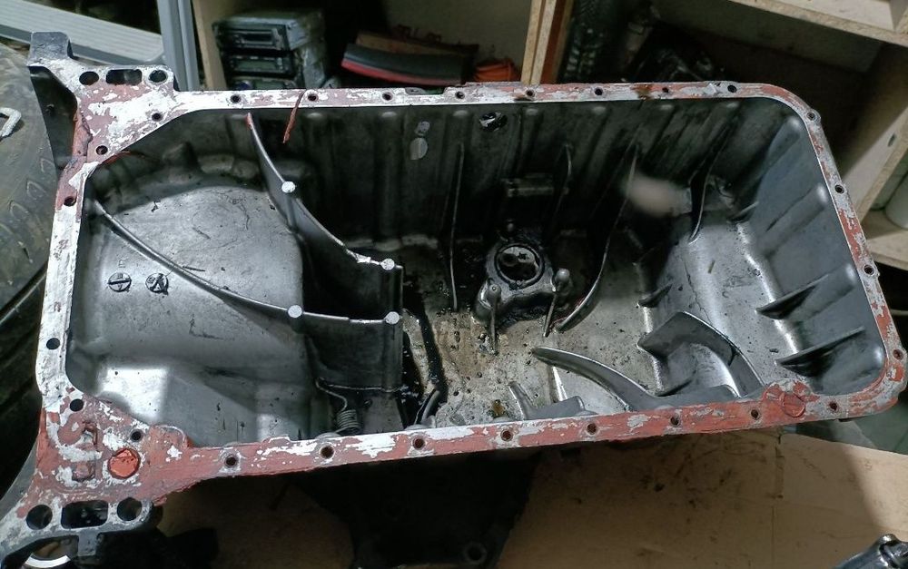 Baie de ulei : Vito w638 , viano ,bluza jucări