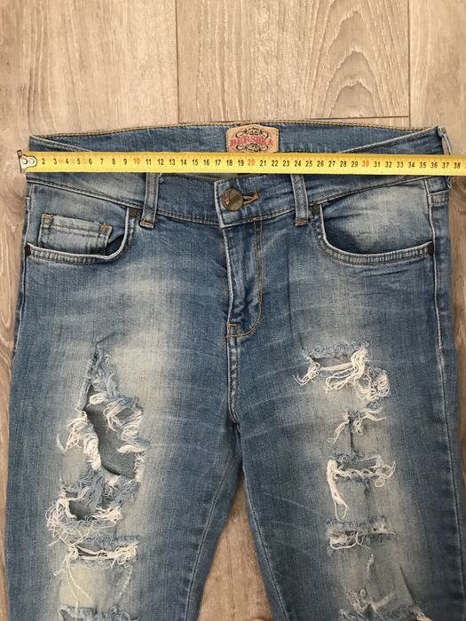 Blugi rupți Bershka nr.40