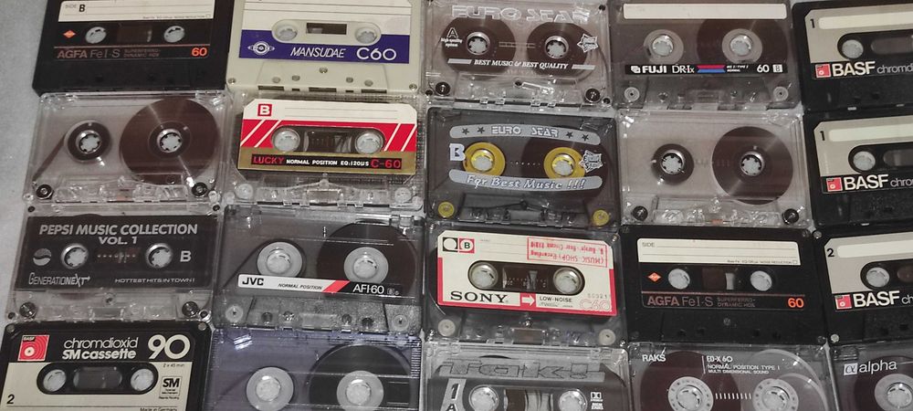 50 casete audio diverse