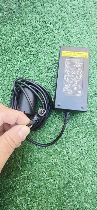 adaptor de alimentare CA/CC apare a fi un încărcător EA1024K1-190