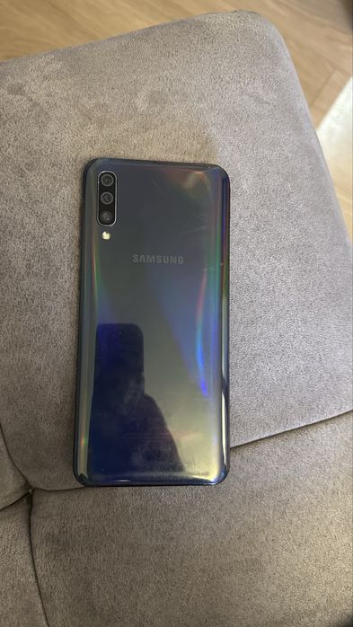 Продаю телефон Samsung A50