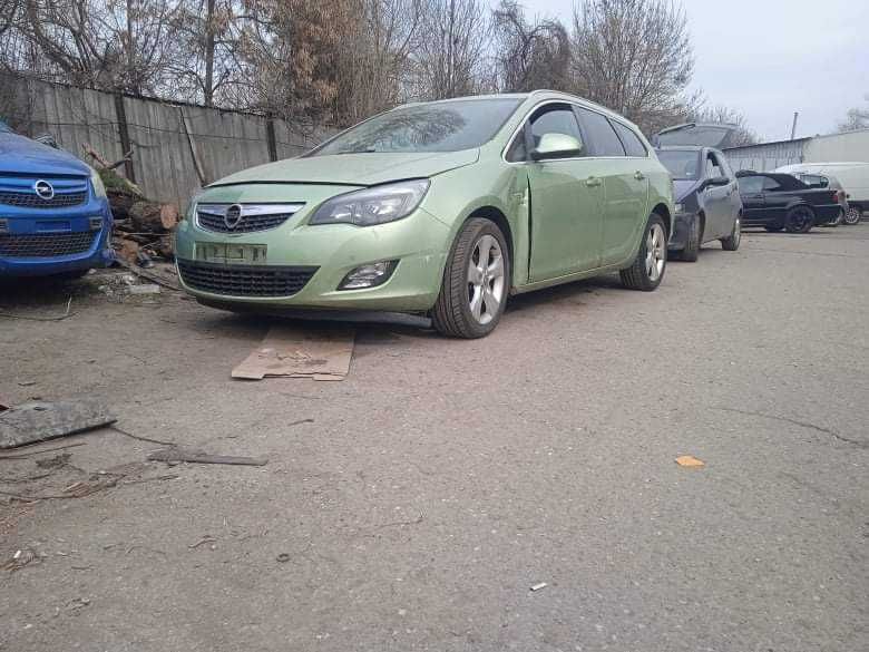 Opel Astra J на части